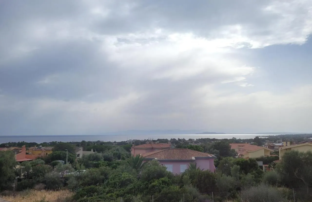 Проживание в семье Villa Delle Gazanie -Camera In Villa -Vista Panoramica Sul Golfo Куарту-Сант'Элена Италия